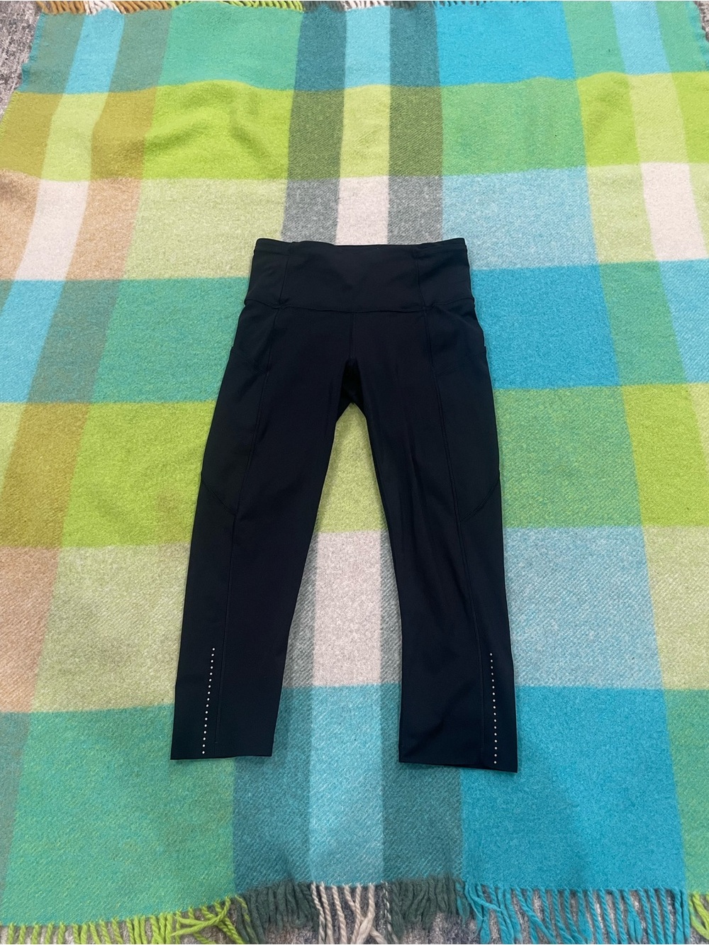 Lululemon black capri leggings with pockets #activewear #yoga